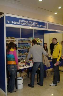Descrizione: Descrizione: Descrizione: Descrizione: Fiera_del_libro-Napoli_2007.jpg