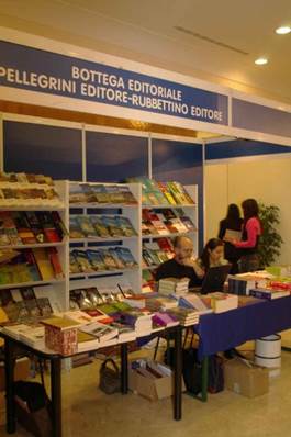 Descrizione: Descrizione: Descrizione: Descrizione: Fiera-del-libro-Napoli_2007.jpg