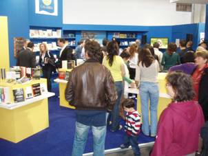 15.05.10_15_stand affollato.jpg